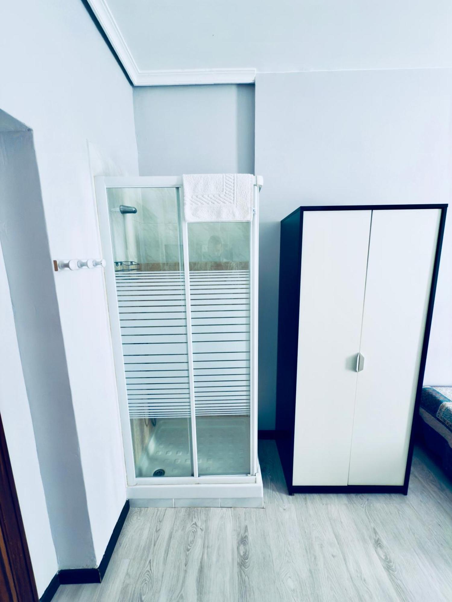 Twin Room,1650116240:JPEG